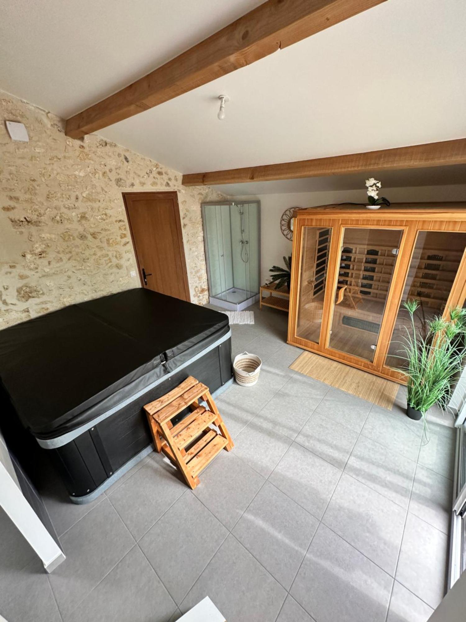 Domaine De La Roche Chabrelle Villa Saint-Just  Luaran gambar
